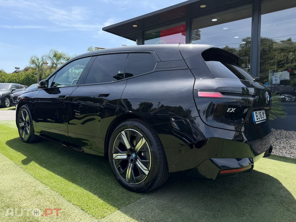 BMW iX xDrive 40 Pack Desportivo