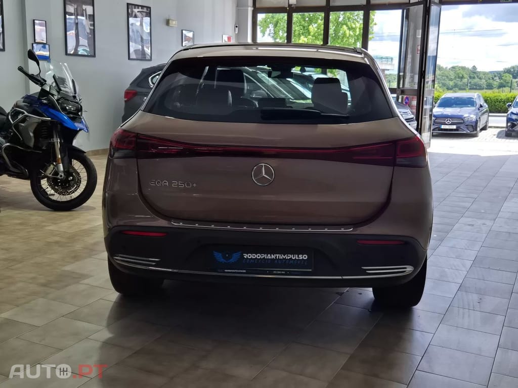 Mercedes-Benz EQA 250+ Edition — fotografia 5
