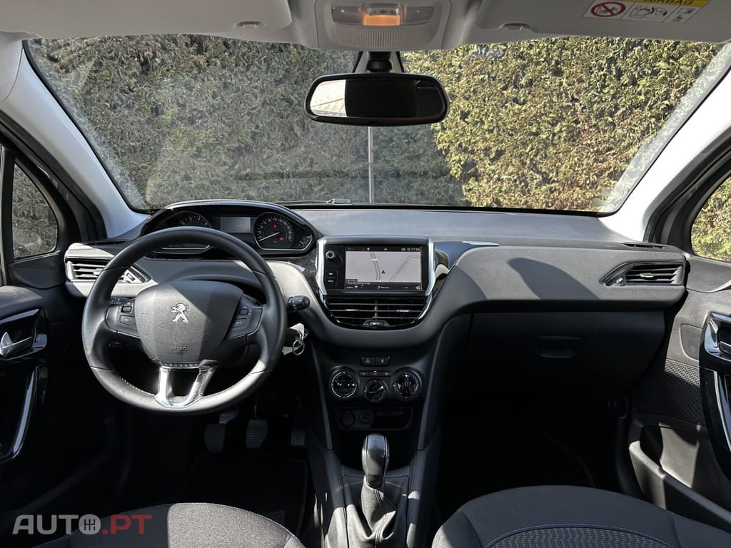 Peugeot 208 1.2 PureTech Signature