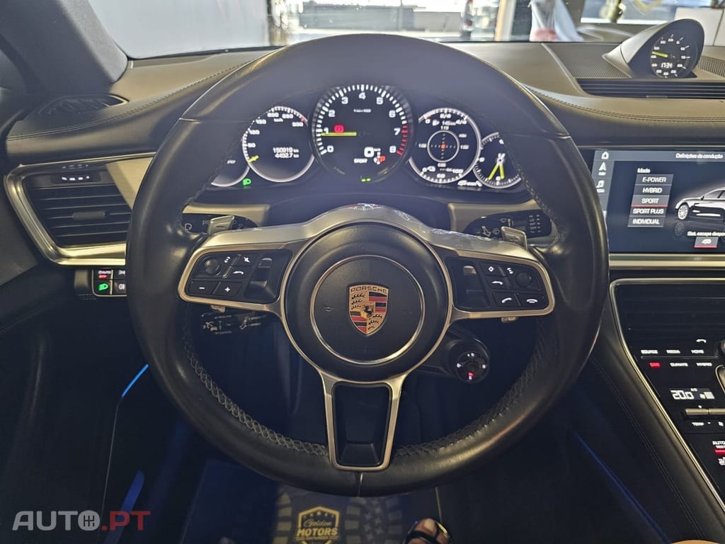 Porsche Panamera 4 E-Hybrid