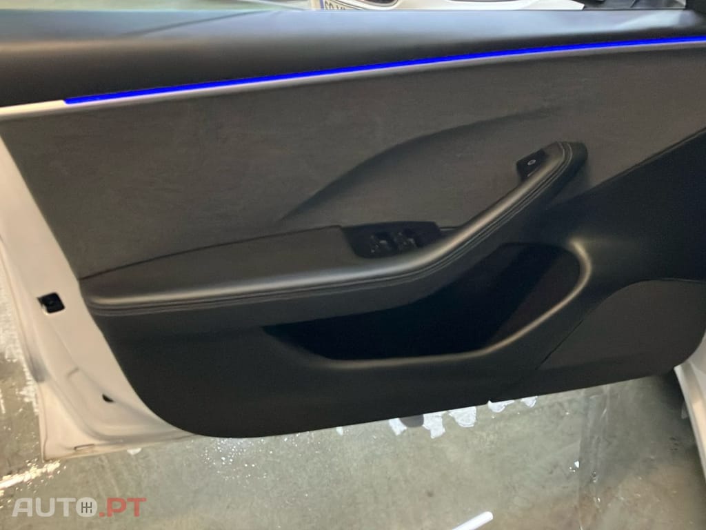 Tesla Model 3 Tração Traseira