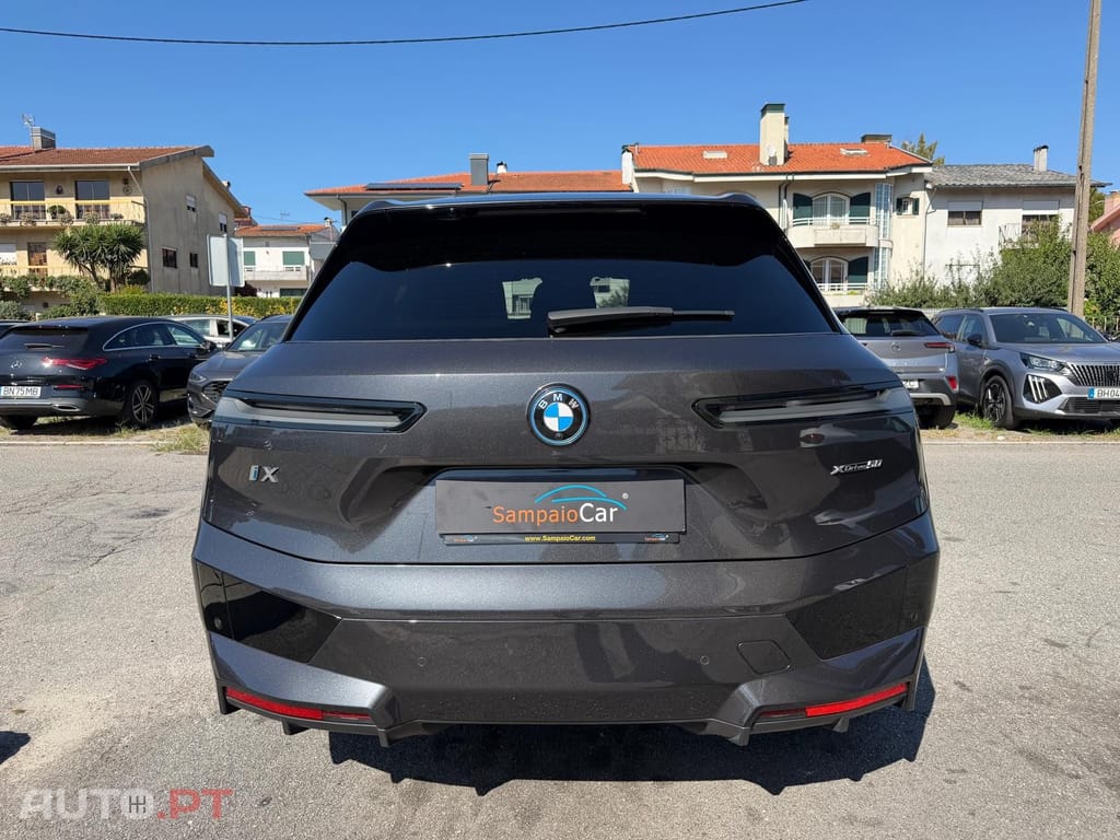 BMW iX xDrive 50 Pack Desportivo