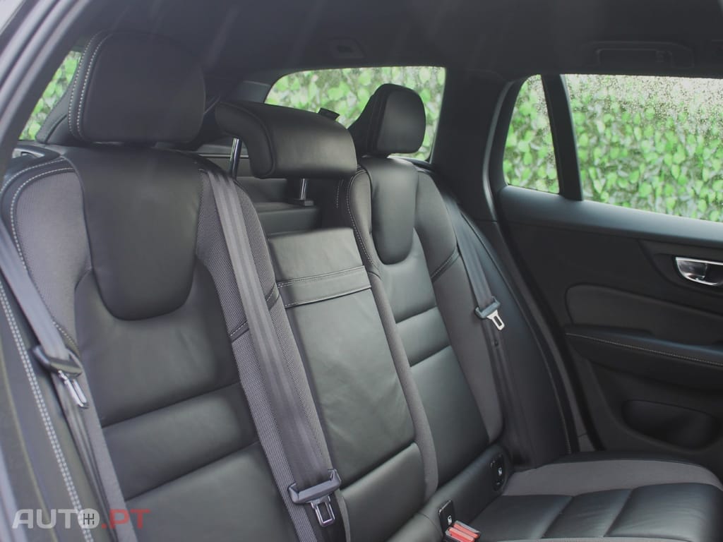 Volvo V60 2.0 T8 AWD TE R-Design