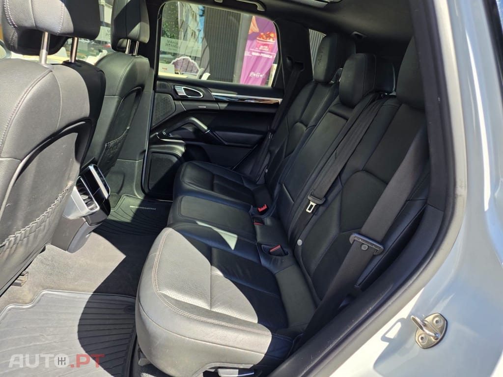 Porsche Cayenne Platinum Edition