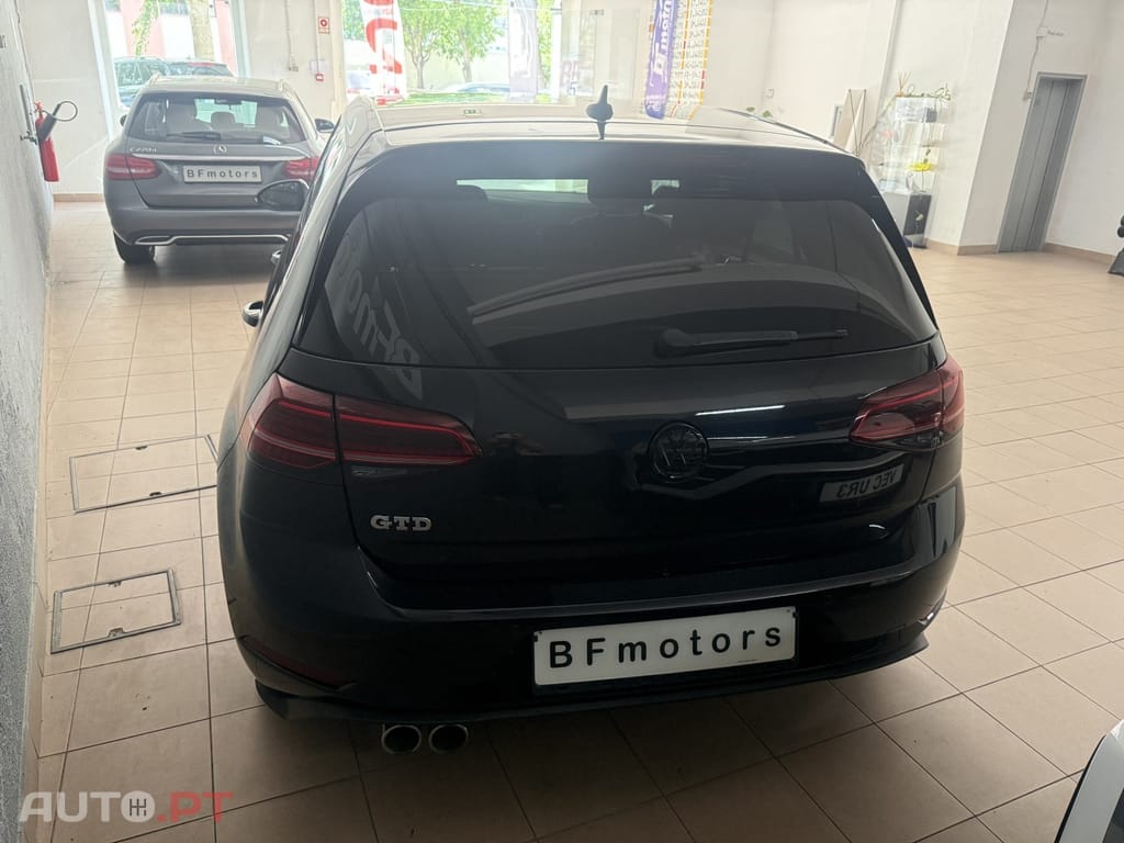Volkswagen Golf 2.0 TDi GTD — fotografia 8
