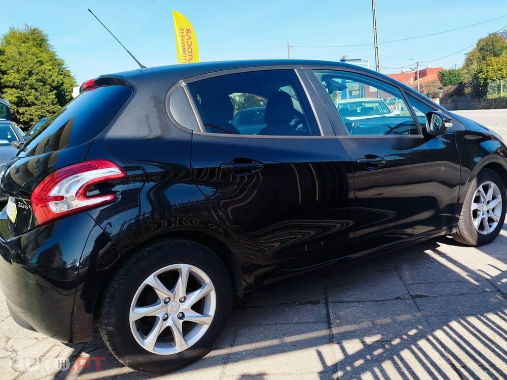 Peugeot 208 1.4 HDi Active — fotografia 5