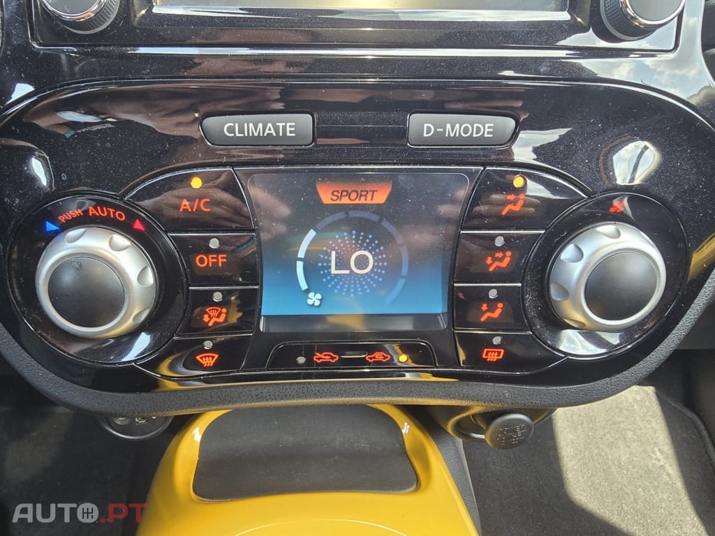 Nissan Juke 1.6 DIG-T Tekna Premium Ext.1 Yellow S. — fotografia 28
