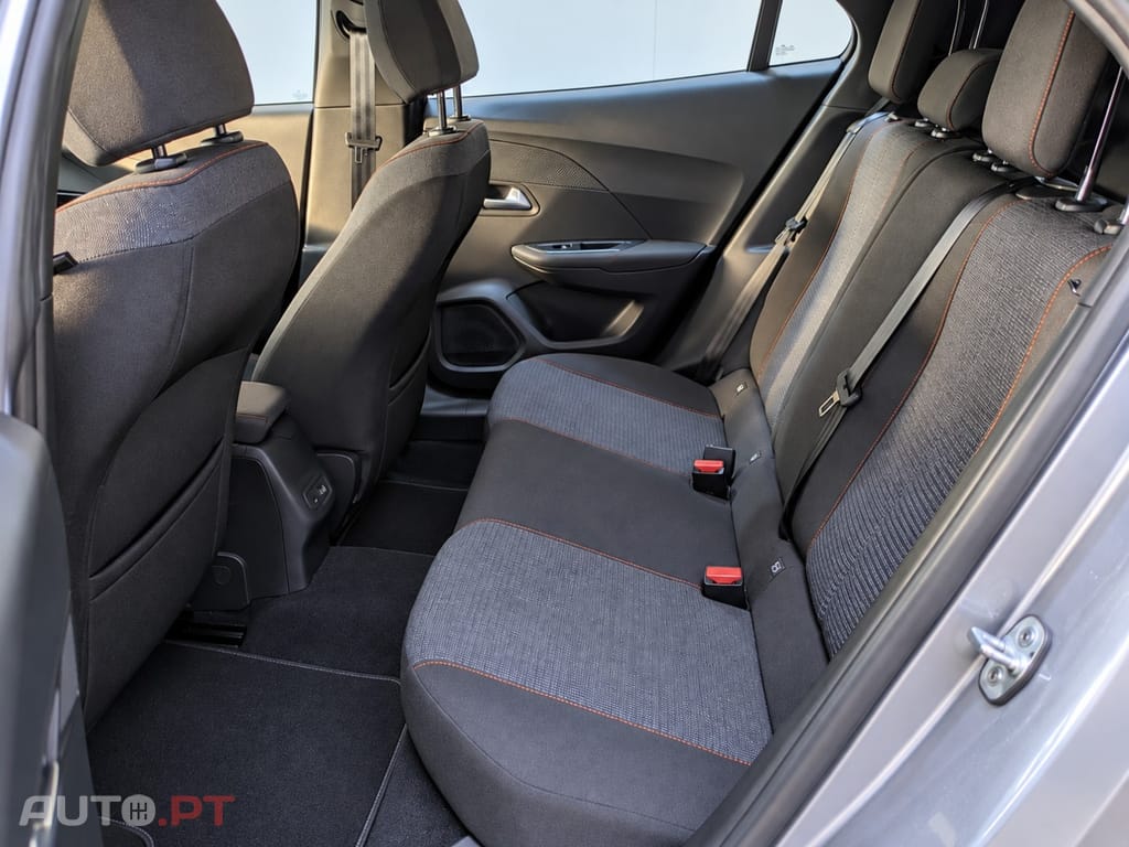 Peugeot E-2008 54 kWh Style