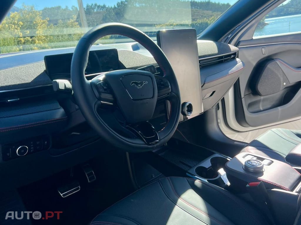 Ford Mustang Mach-E Titanium X Premium