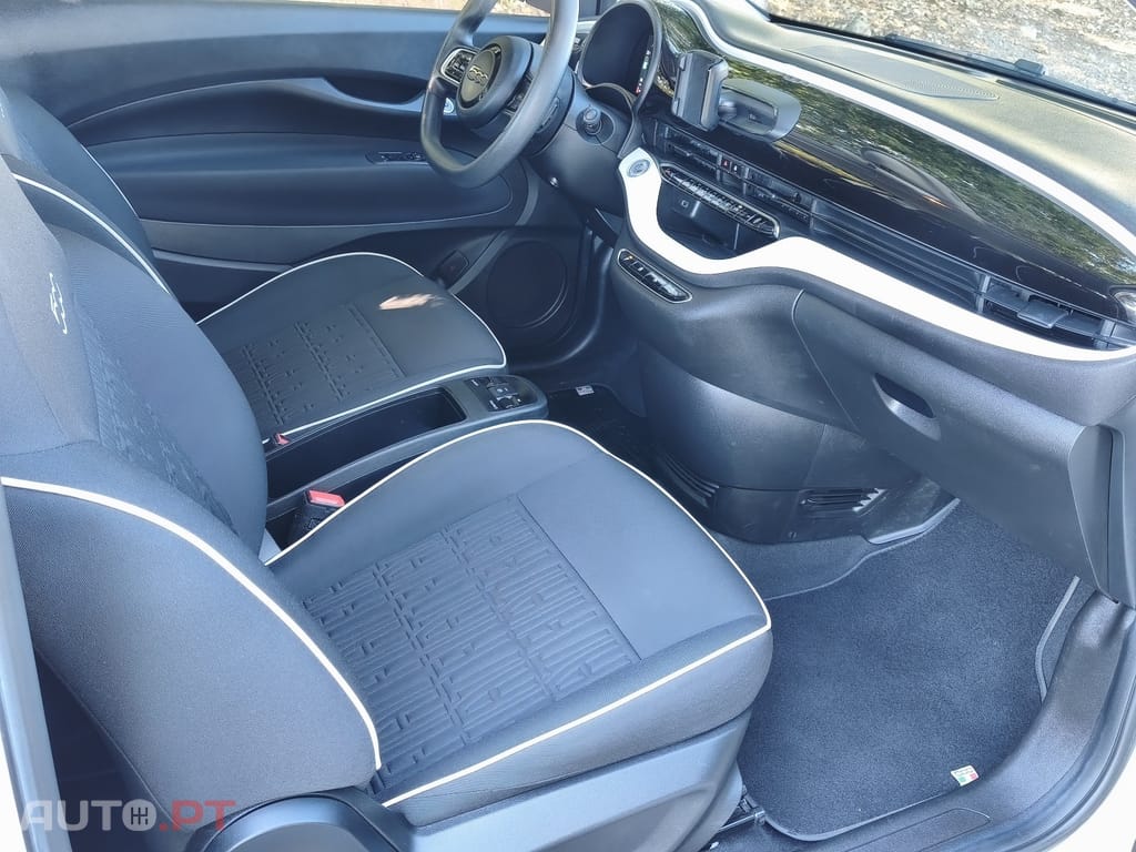 Fiat 500e Action