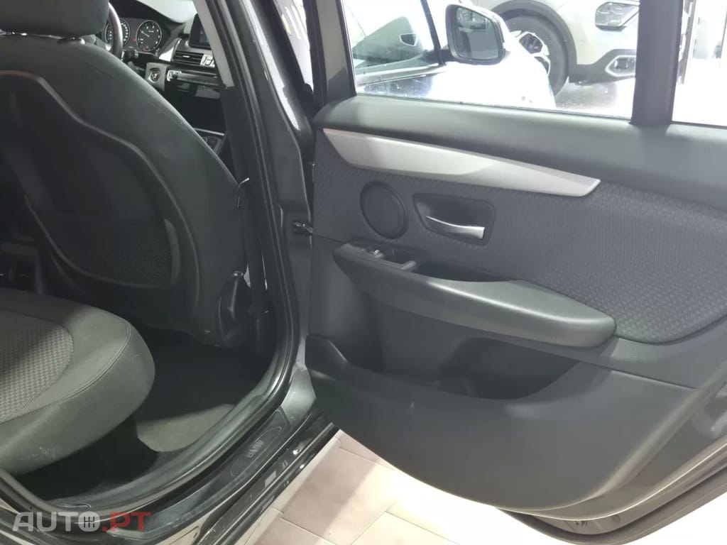 BMW 216 d Advantage Auto — fotografia 30