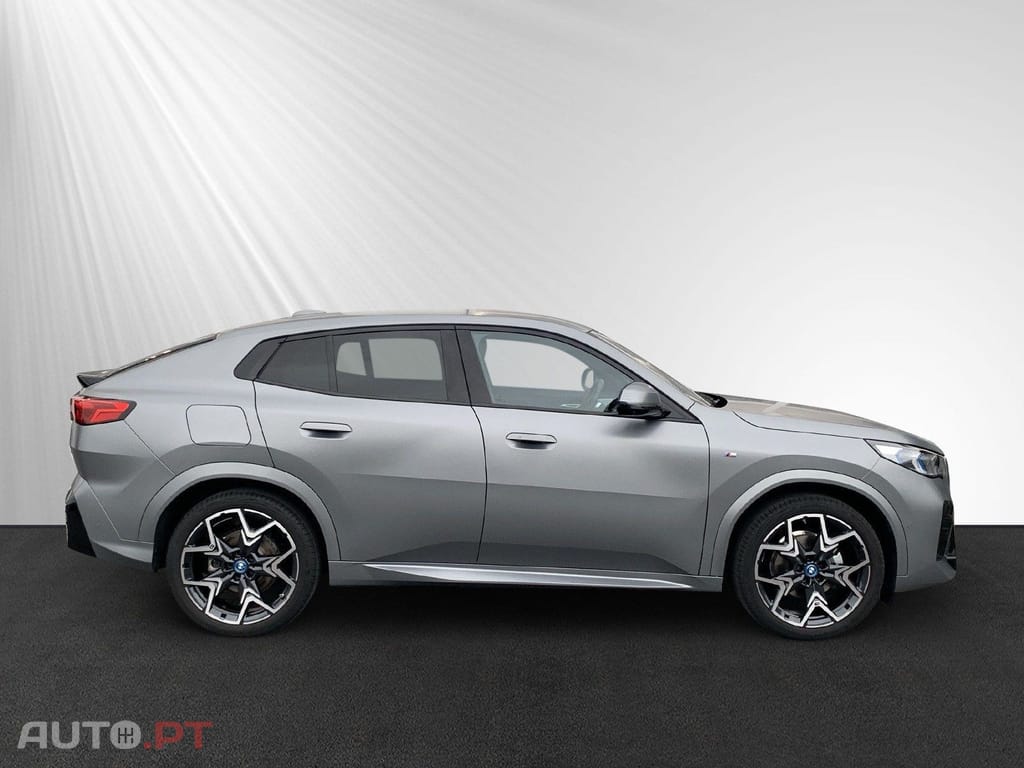 BMW iX2 eDrive20