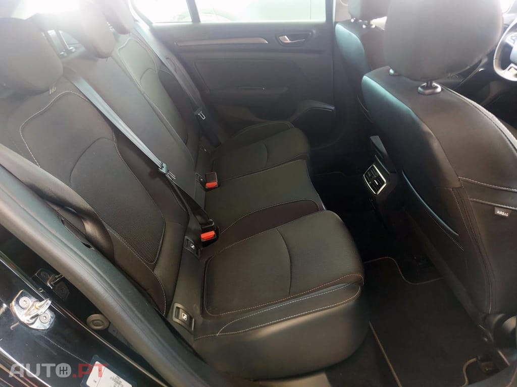 Renault Mégane Sport Tourer  1.6 E-Tech Plug-In Intens