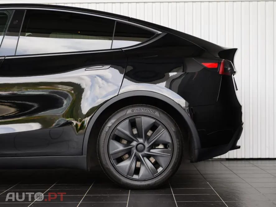 Tesla Model Y Long Range RWD