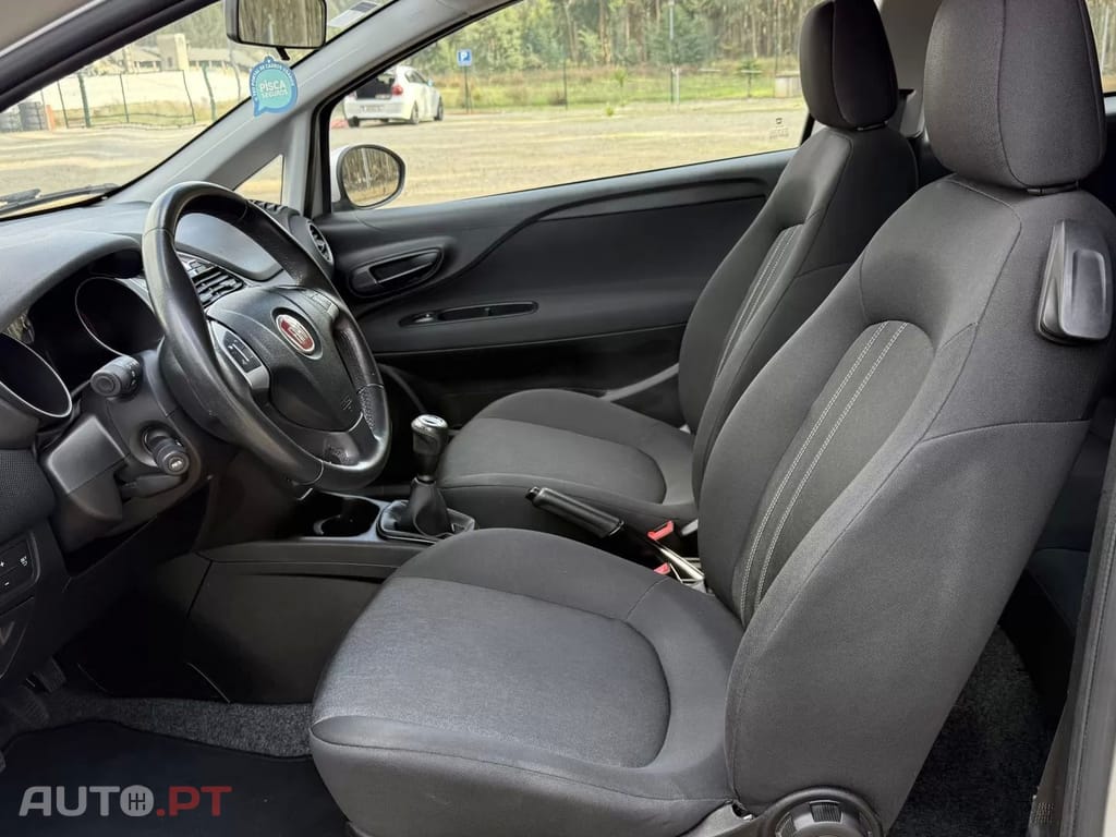 Fiat Punto 1.3 M-Jet Lounge Start&Stop — fotografia 28