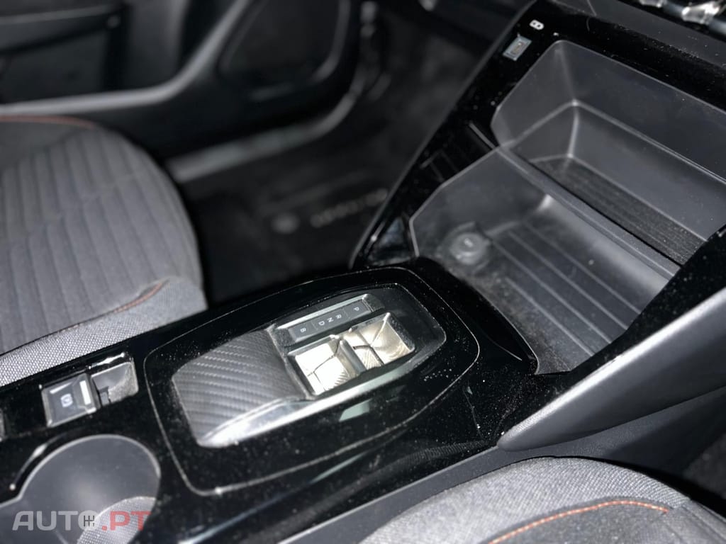 Peugeot E-2008 50 kWh Allure