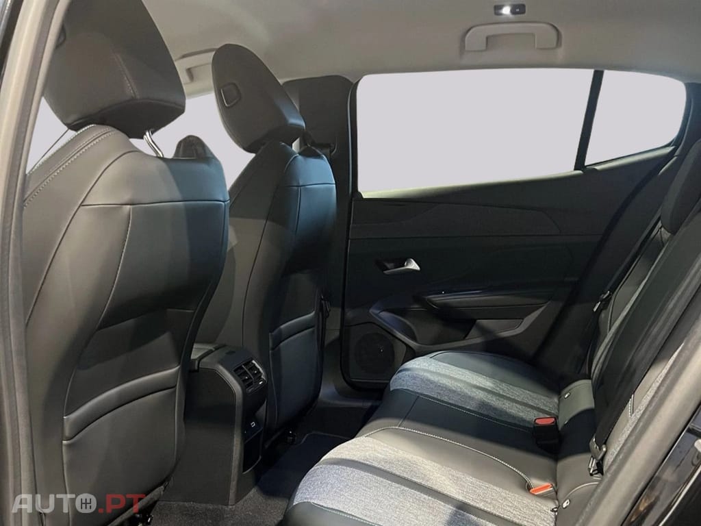 Peugeot 408 Allure e-EAT8 