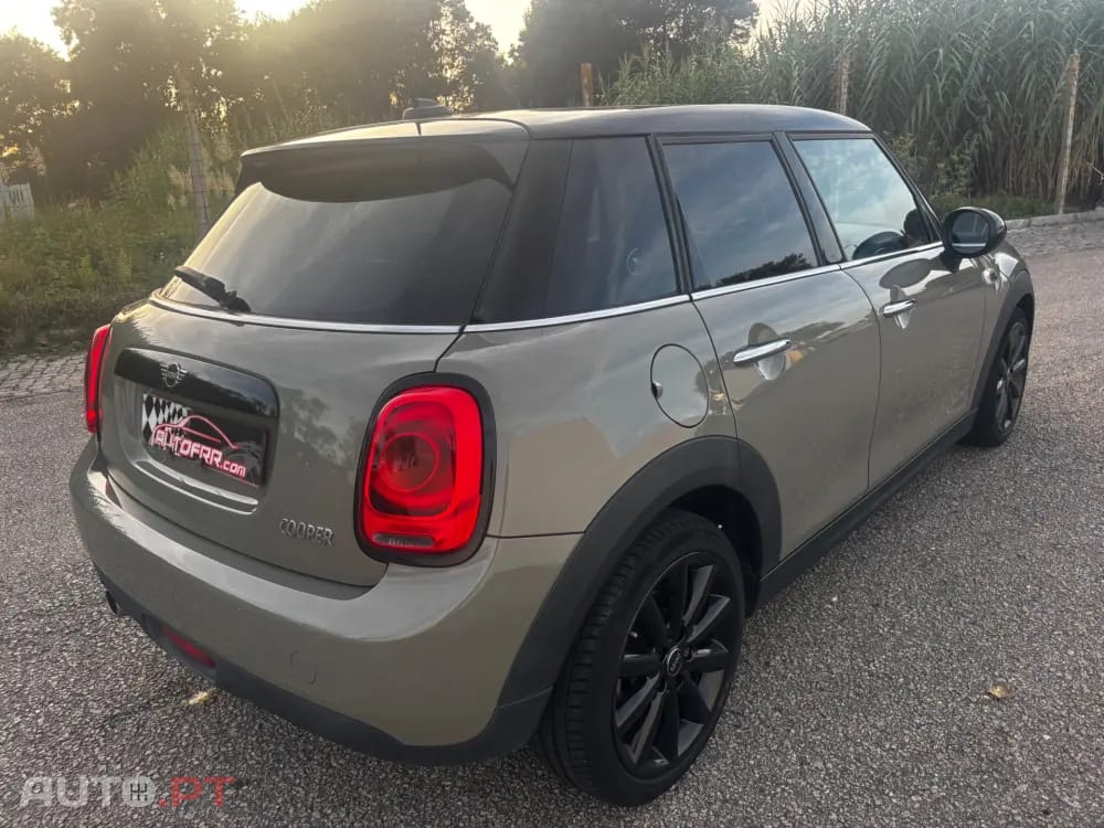MINI Cooper Cooper Premium Yours Auto
