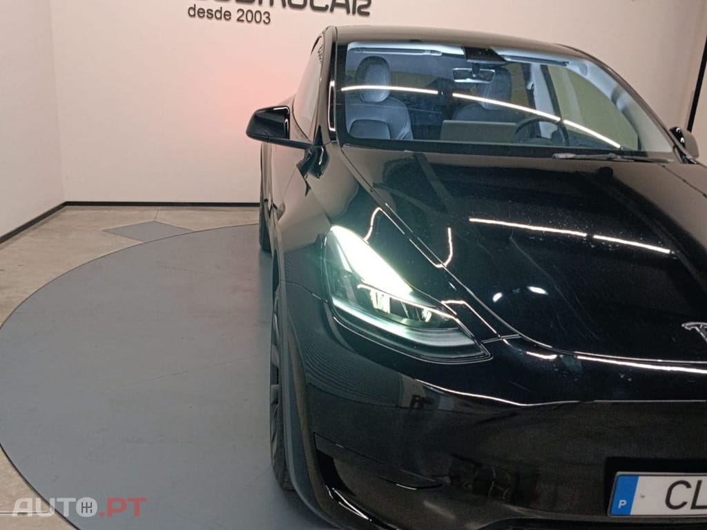 Tesla Model Y Standard RWD Plus — fotografia 25