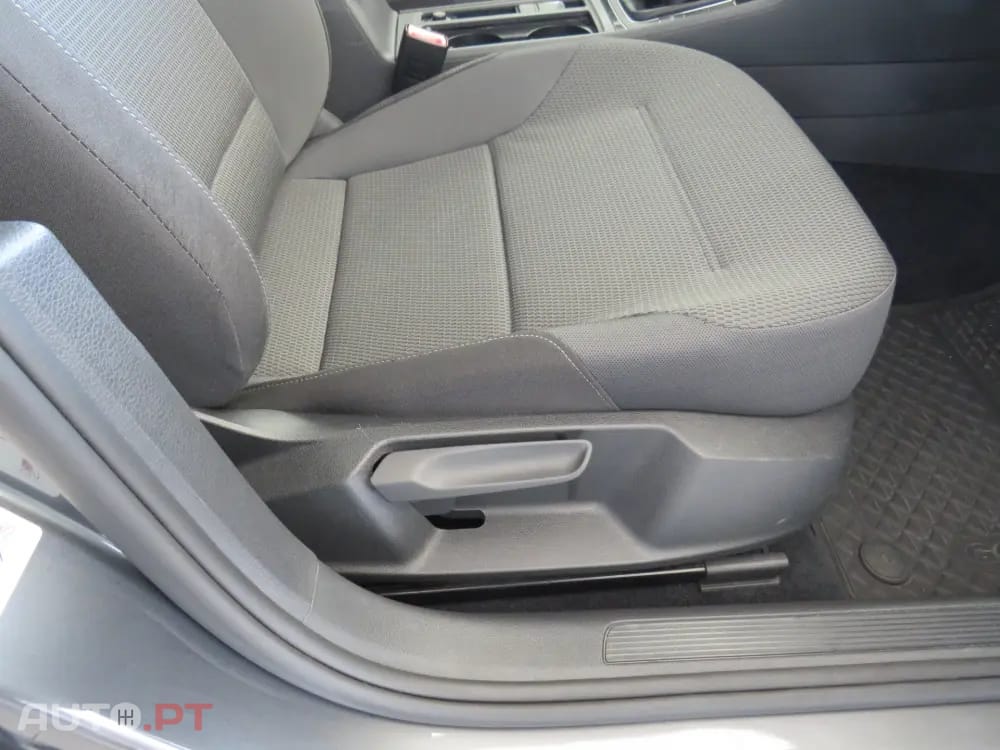 Volkswagen Golf 1.6 TDI Confortline