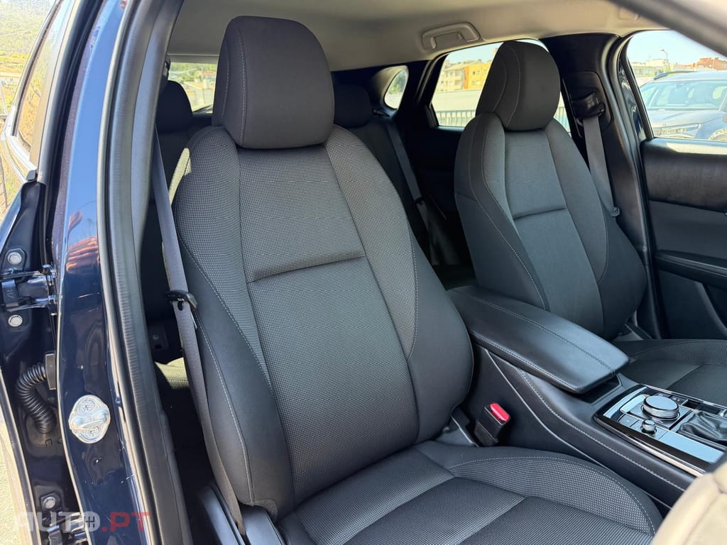 Mazda CX-30 2.0 e-Skyactiv-G Exclusive-line AT