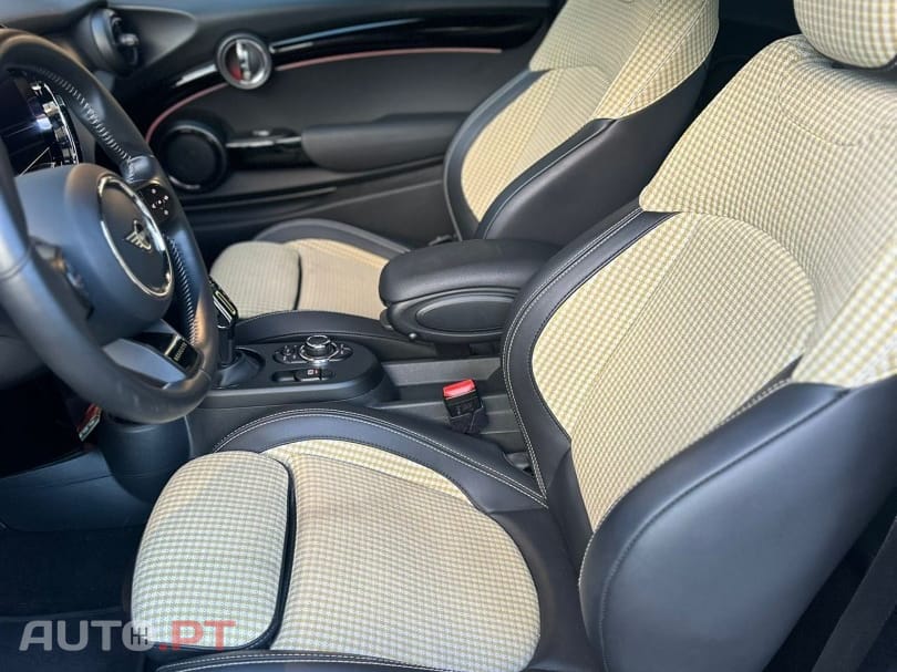 MINI Cooper Cooper SE Resolute Edition