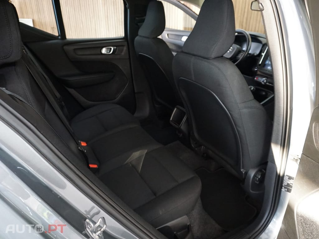 Volvo XC40 1.5 T3 Momentum Tech Edition