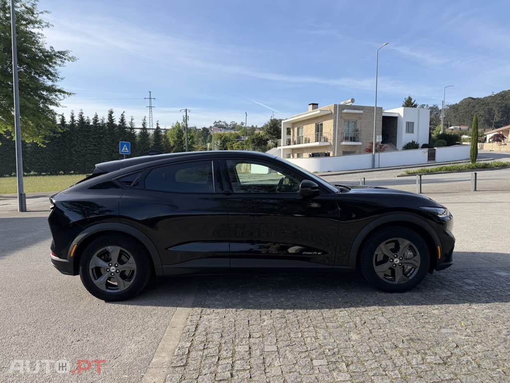 Ford Mustang Mach-E Standard