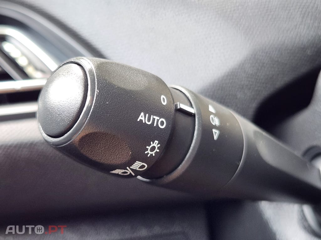 Peugeot 308 1.5 BlueHDi Business Line