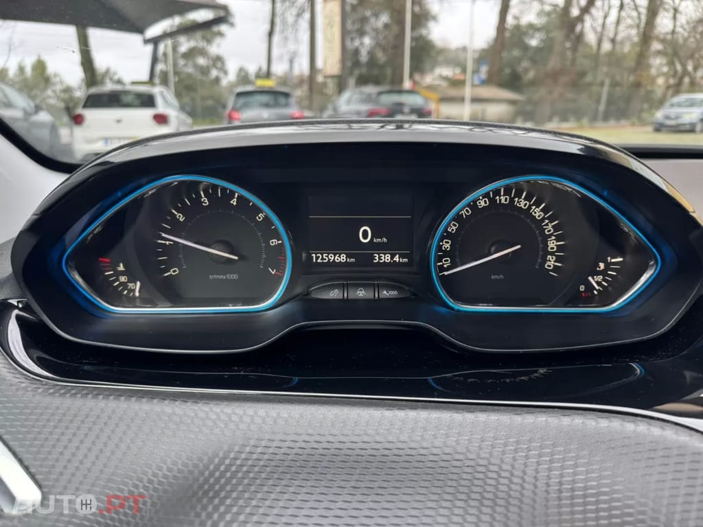 Peugeot 2008 1.2 PureTech Crossway