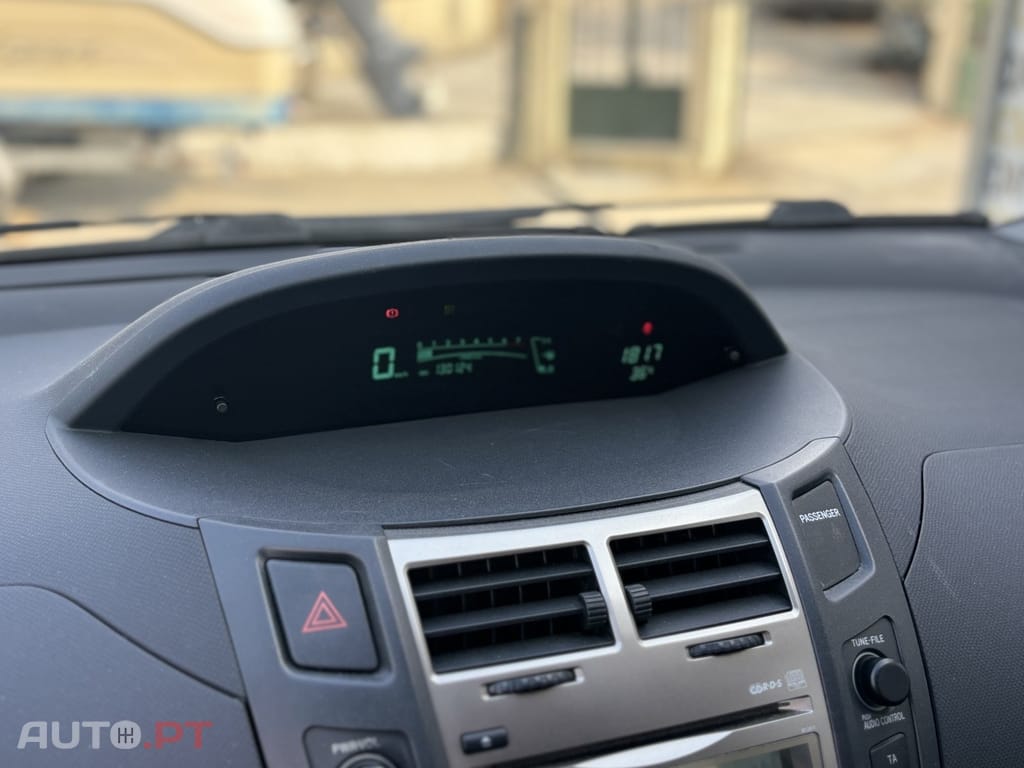 Toyota Yaris 1.33 VVT-i Comfort+AC