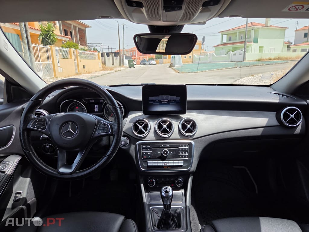Mercedes-Benz CLA 180 Shooting Brake Urban Fleet Pack Plus