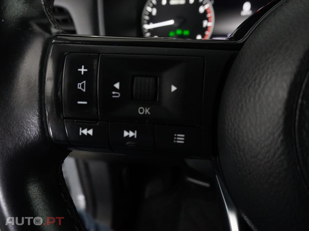 Nissan Qashqai 1.3 DIG-T Acenta — fotografia 17