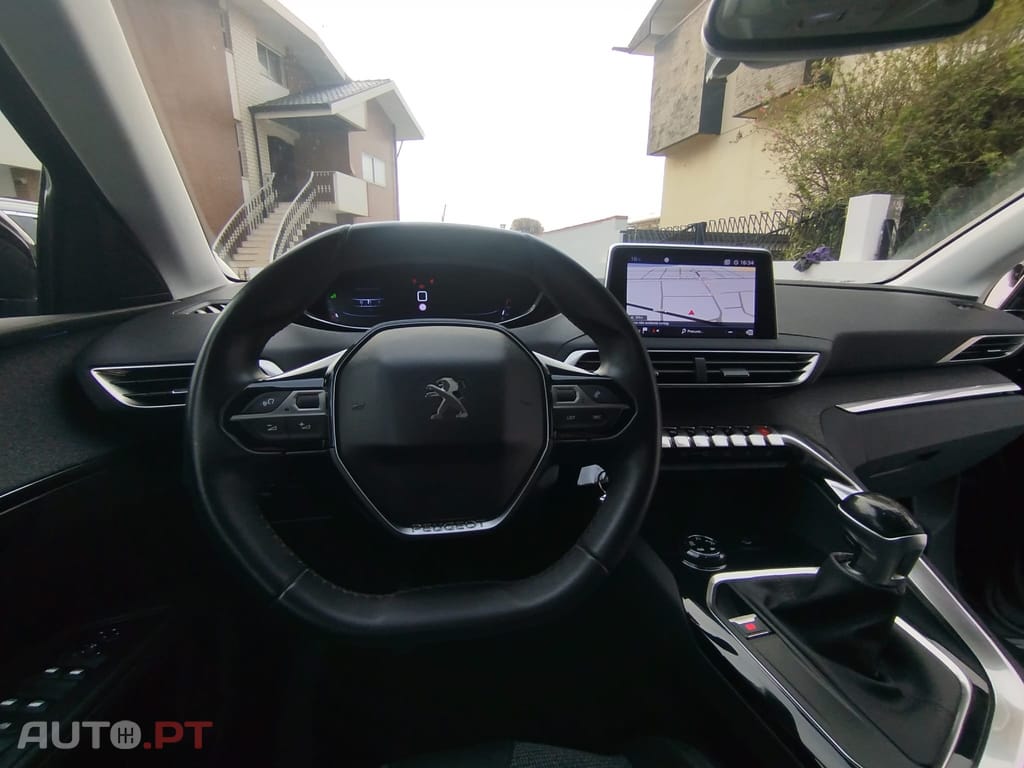 Peugeot 5008 1.2 PureTech Allure Grip Control