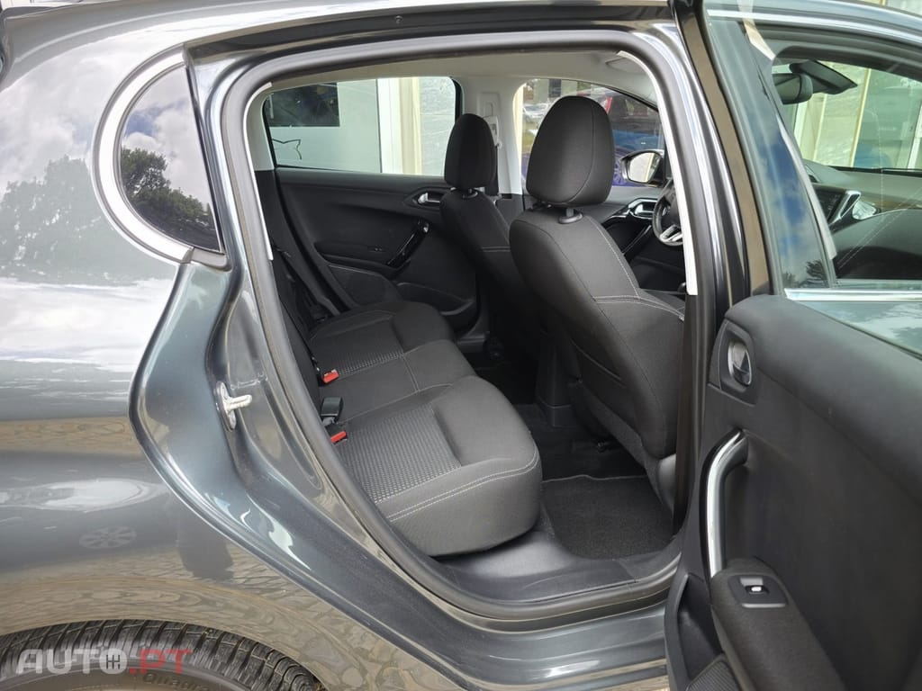 Peugeot 208 1.2 PureTech Allure EAT6