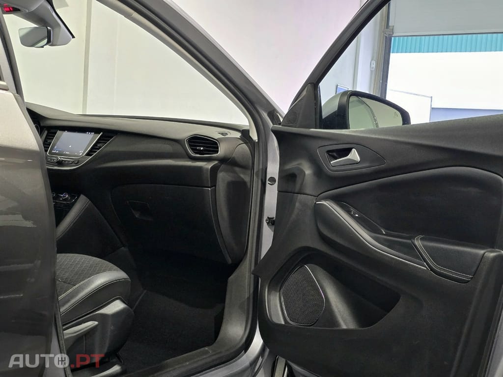 Opel Grandland (X) 1.6 T PHEV Design & Tech