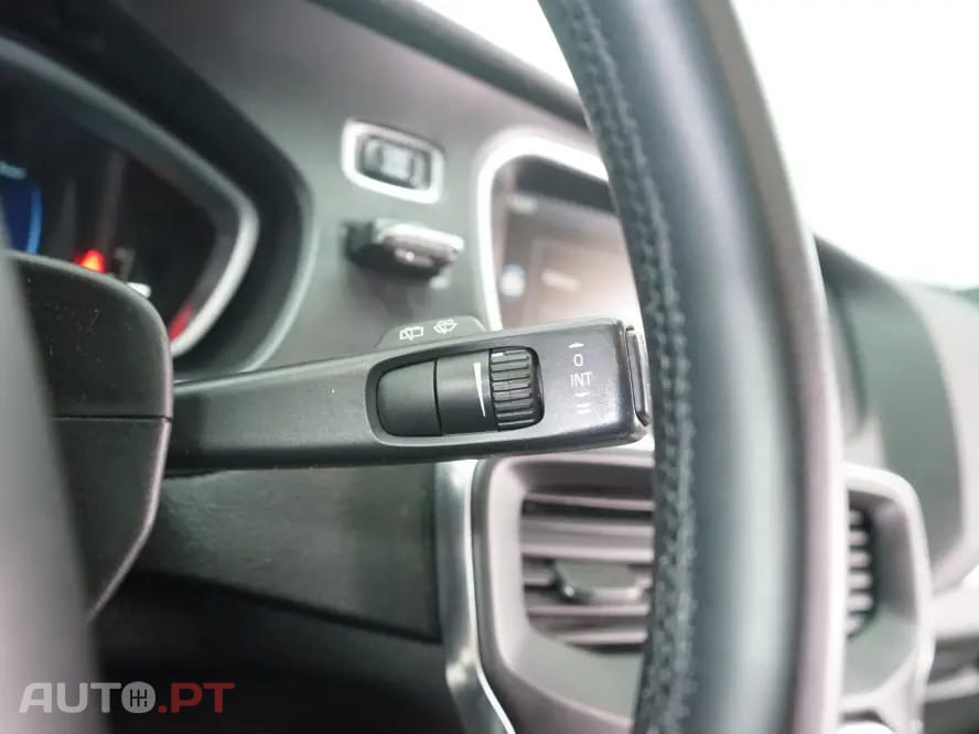 Volvo V40 1.6 D2 R-Design Momentum