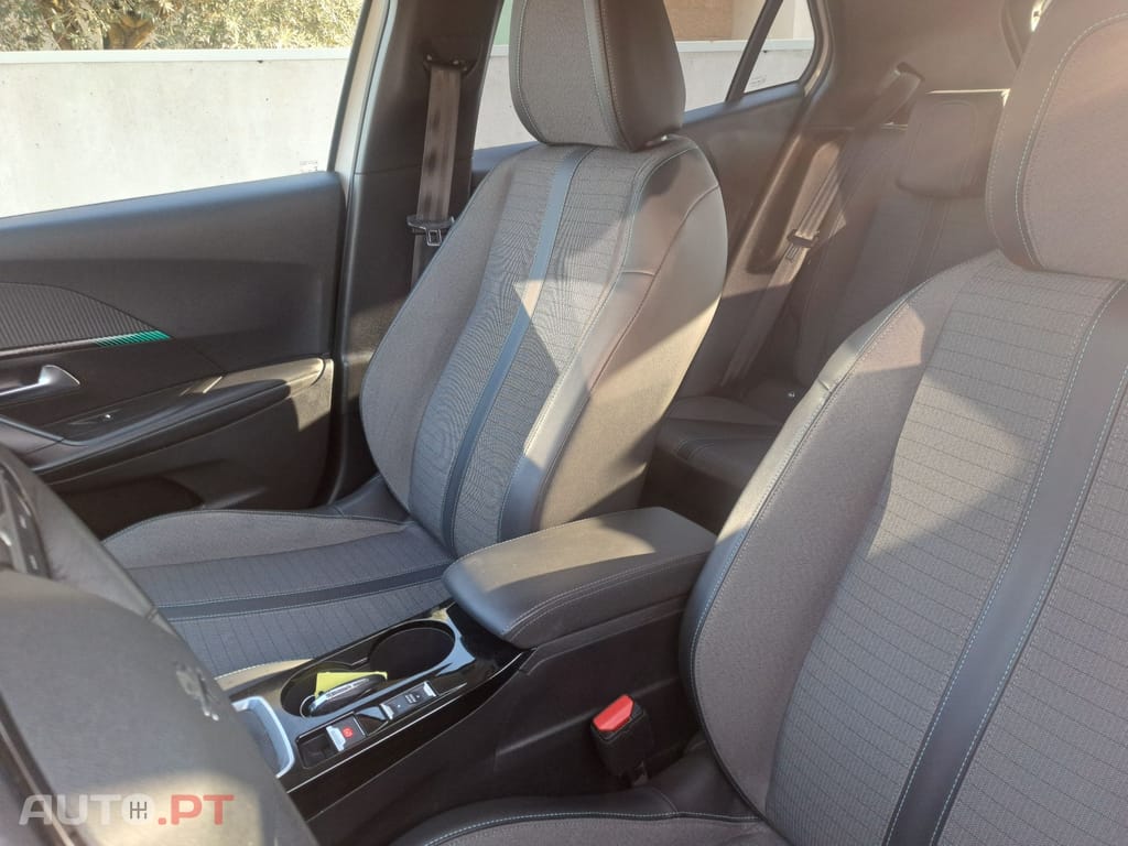 Peugeot 2008 1.5 HDI ALLURE 110 CV