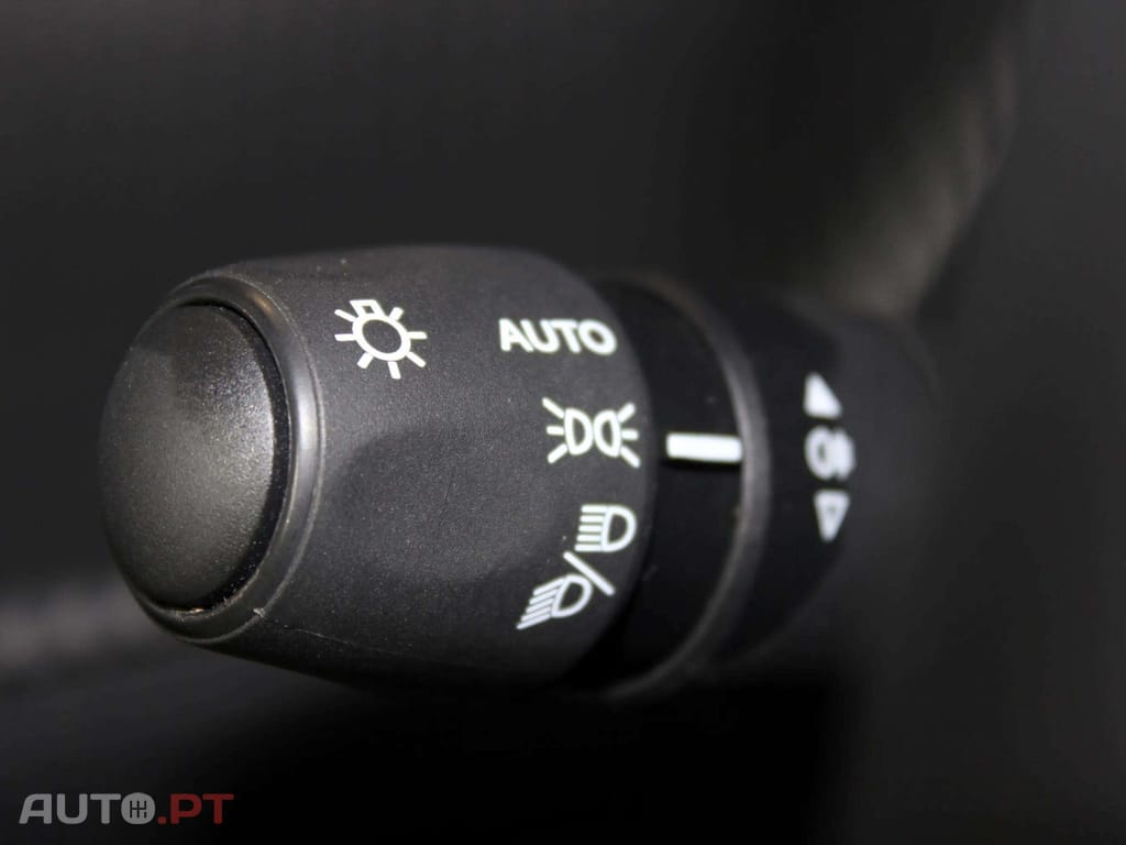 Peugeot 2008 1.2 Hybrid Allure e-DCS6