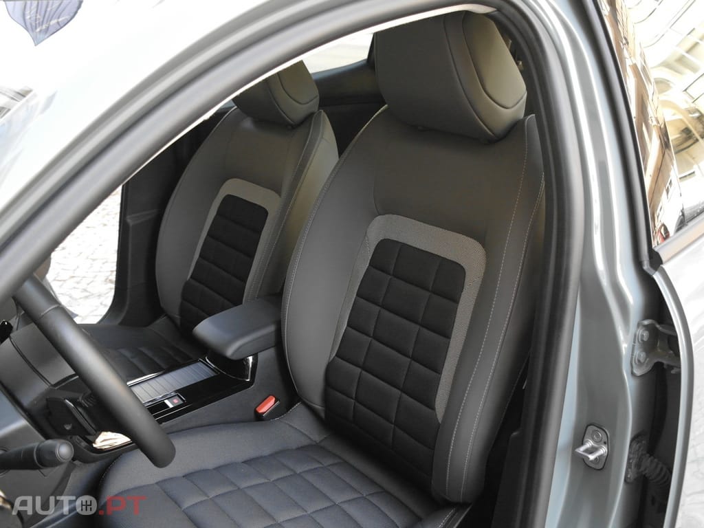 Citroen C4 1.2 Hybrid Plus e-DSC6