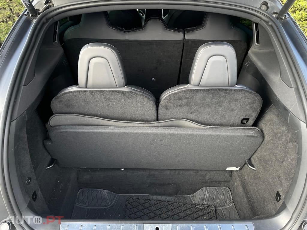 Tesla Model X 75D