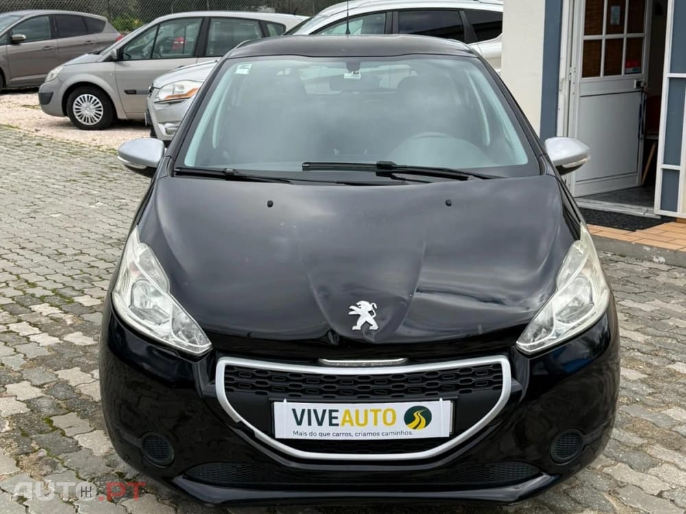 Peugeot 208 Outro