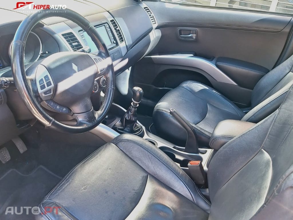 Mitsubishi Outlander 2.2 DI-D Instyle Navi
