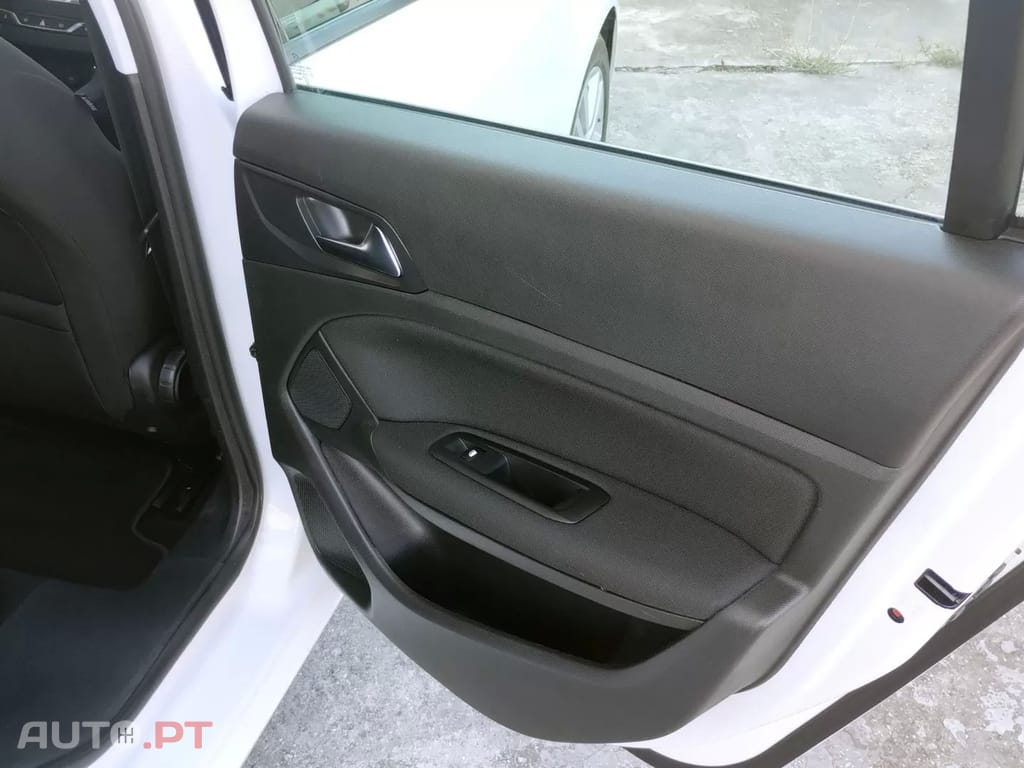 Peugeot 308 1.5 BlueHDi Business Line — fotografia 19