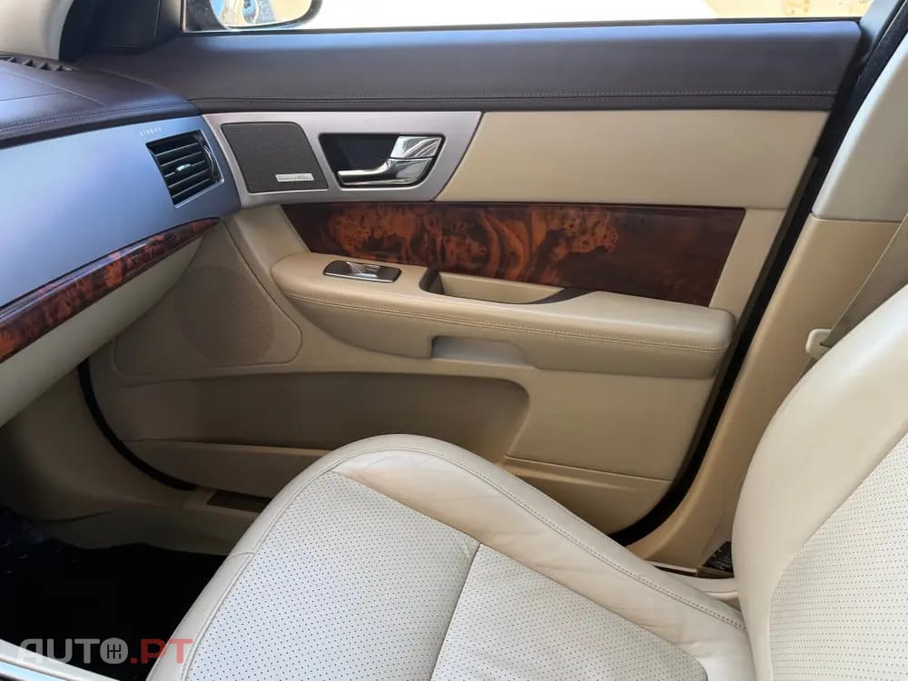Jaguar XF 2.7 D V6 Luxury