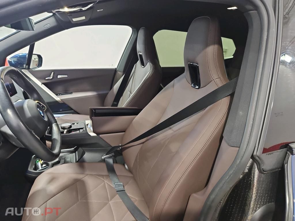 BMW iX xDrive 40 Pack Desportivo