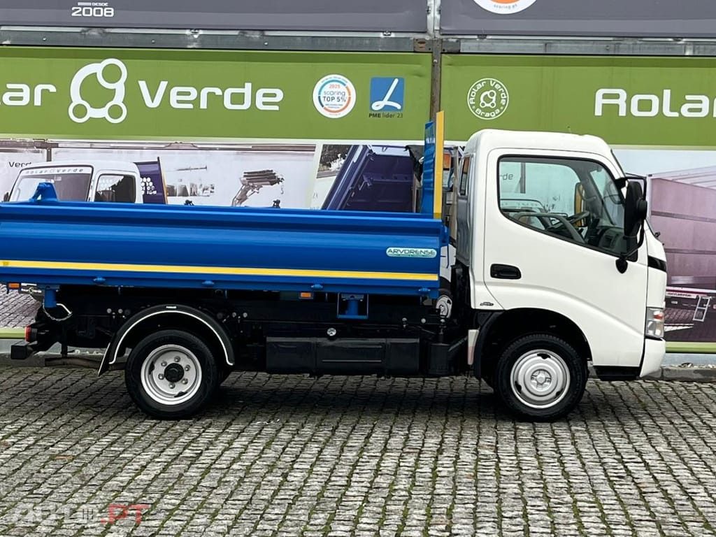 Toyota Dyna 3.0  BASCULA TRILATERAL