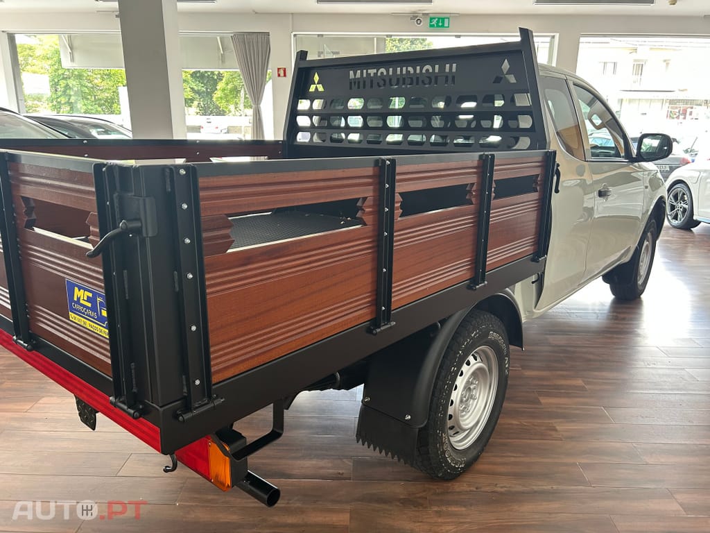 Mitsubishi L200 2.4 DI-D Club Invite 4WD