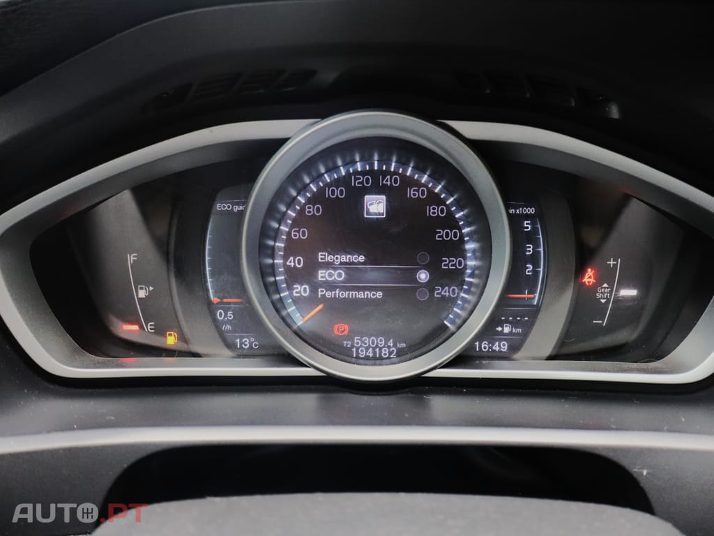 Volvo V40 2.0 D2 R-Design