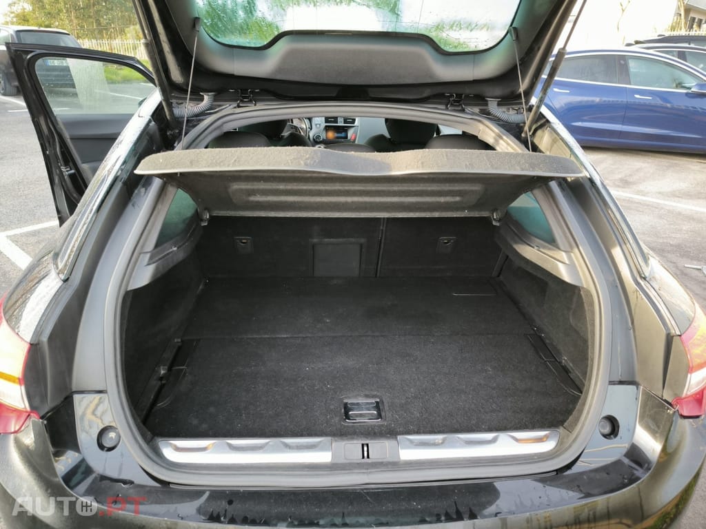 Citroen DS5 2.0 HDi Hy4 So Chic CMP6 88g